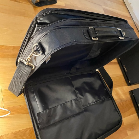 Black Targus Laptop Briefcase Bag CTM-400-70 - Picture 3 of 3